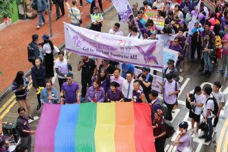 立法会议员陈志全、毛孟静、梁国雄等亦有参与。fb专页Hong Kong Pride Parade 香港同志游行