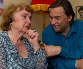 加琳娜与维切斯拉夫结婚已10年仍然恩爱。网图