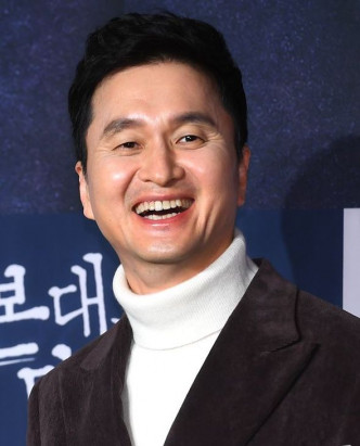 张铉诚被喻为是韩国娱乐圈的黄金男配角。