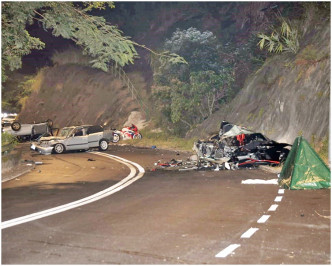 新娘潭路昨晚发生4车相撞意外，酿成2死5伤。