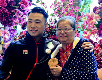 陈浩源与母亲。