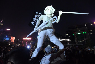 民主女神像亦已運抵添馬公園。