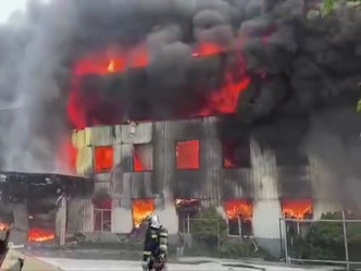 河南登封鋁合金工廠被燒透頂。