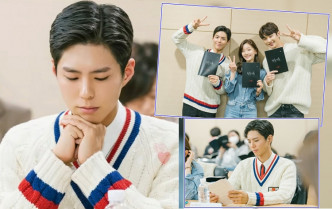 tvN 公開全新月火劇《青春記錄》的台詞排練照與現場影片，主演的朴寶劍、朴素丹及邊佑錫等出席。