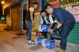 警方檢獲約1200支啤酒。
