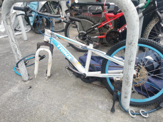 部分單車零件被拆除。警方圖片