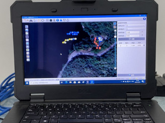 無人船收集的水質數據，可即時傳送至基站電腦進行分析。水務署圖片