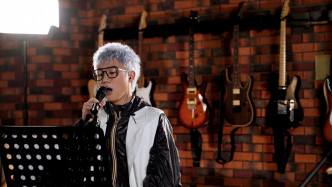 CY亦翻唱陈奕迅的《忘记歌词》。