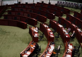 15名民主派议员决定总辞。AP图片