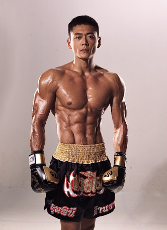 张振朗于台庆剧《拳王》操到成身肌肉。