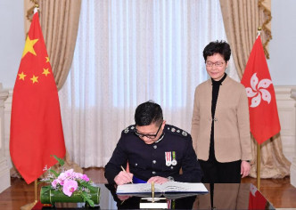 邓炳强获任命为警务处处长。