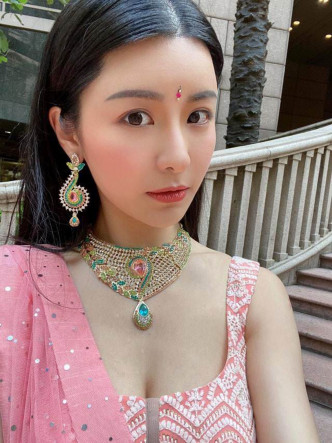 陈欣妍眼大大，面尖尖，扮印度西施好靓呀。