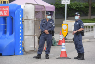 特首办外有特务警察驻守。黄文威摄