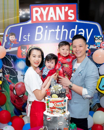 日前杏儿一家四口先庆祝完细仔Ryan一岁生日。