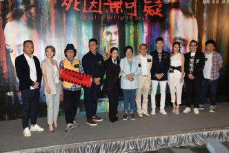 英皇集团主席杨受成博士与太太陆小曼，与一众演员合照。
