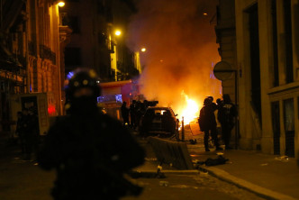 巴黎爆发球迷骚乱。AP图片