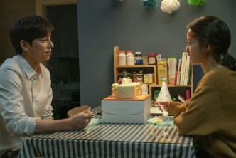 电影改编自狂销100+万册的韩国争议性得奖小说，两人在戏中饰演夫妇。