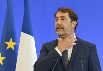 法国内政部长卡斯塔内。AP资料图片