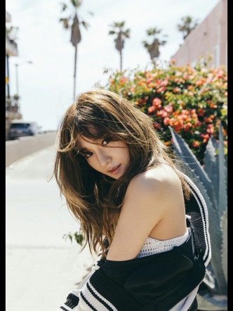 Tiffany在2016年推出Solo专辑《I Just Wanna Dance》。