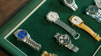 果然有很多不同手表收藏品。