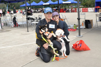 龐景峰和女友Peggy及愛犬。