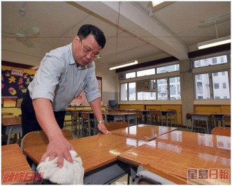 有学校进行大清洁，预防流感。资料图片