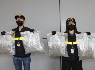 海关检获共约4.1公斤怀疑大麻花，估计市值约73万元。