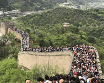 遊客都大嘆舉步為艱。