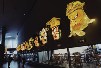 阿談又去了介紹「青森睡魔祭」歷史與魅力的「睡魔博物館」參觀。
