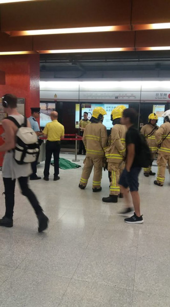 大批消防接報到場處理。Isaac Leung/ 香港突發事故報料區fb群組