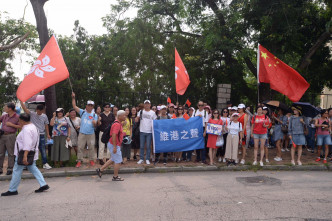 有團體到港台外抗議。