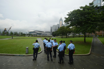 大批警員加強巡視及戒備。