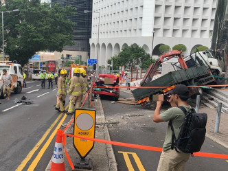 吊臂貨車剷上梯級。‎