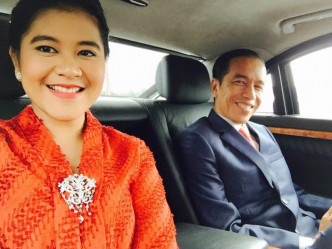 印尼的總統佐科維多多與愛女。網圖