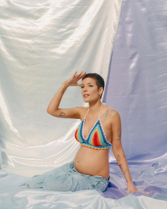 今年1月尾，Halsey公開大肚照宣布懷孕。