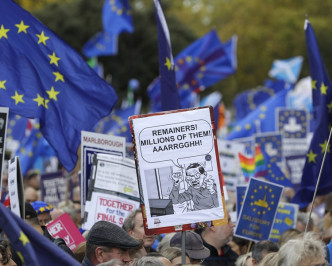 不少人上街要求再舉行脫歐公投。AP
