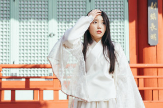 IU在16年曾演出韩剧《月之恋人－步步惊心：丽》。