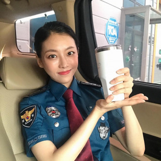 徐艺花在《警》剧演警大教授「白熙」。