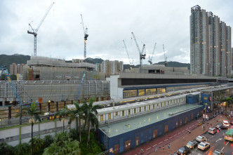 港铁已要求发展商新世界的工程须暂时停工。