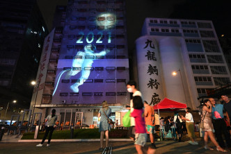 入夜後有在大廈外牆展現的光影表演。
