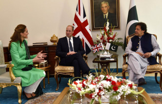 兩人較早前也和巴基斯坦總統阿爾維和總理伊姆蘭·汗會面。AP