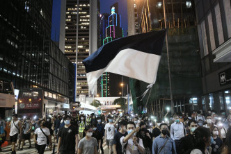 有富商担心香港的骚乱会持续不断。资料图片