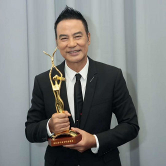 华哥凭剧集《澳门人家》获金鹰奖视帝。