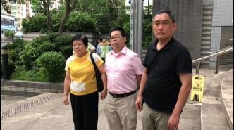 林子健（中）被控一项向警方虚报罪，今在九龙城法院再作审前覆核。香企容摄