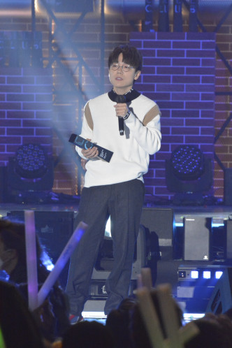 林家谦在颁奖礼扫6奖，包括男歌手金奖。