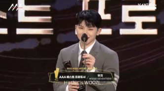 SEVENTEEN成員Woozi 獲得「最佳製作人獎」。