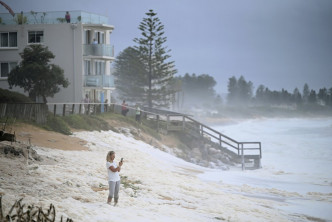 氣候暖化影響，導致澳洲夏長冬短。AP