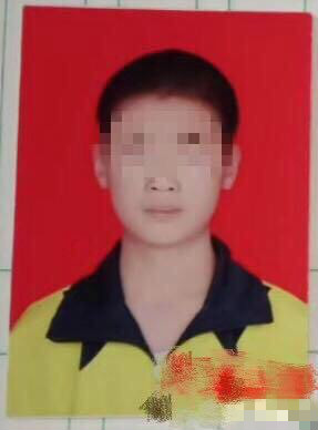 甘肃陇西县渭河初级中学就读中二的14岁的张同学。　微博图片
