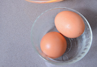 食物安全中心指一般情況下無需要清洗雞蛋殼。資料圖片