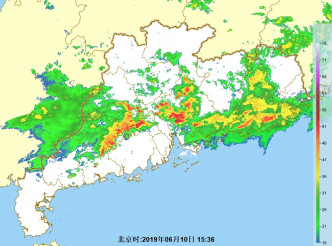 广东西部的雷雨区正逐渐东移。广州气象台